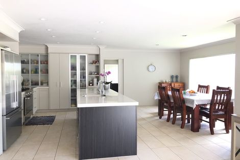 Photo of property in 17 Laurel Oak Drive, Schnapper Rock, Auckland, 0632