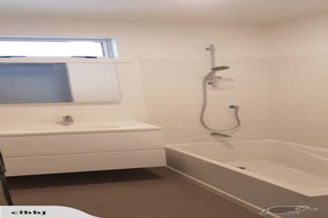 Photo of property in 32 Roberts Road, Te Atatu South, Auckland, 0610