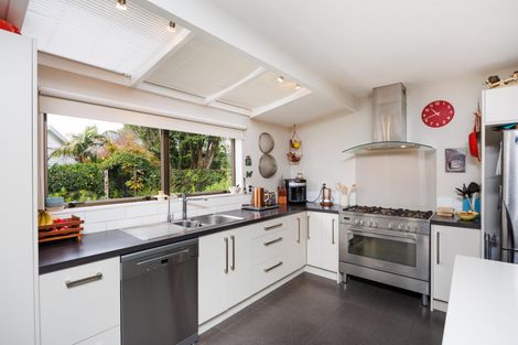 Photo of property in 570 Featherston Street, Roslyn, Palmerston North, 4414