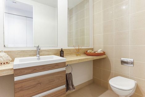 Photo of property in 7/258 Hurstmere Road, Takapuna, Auckland, 0622