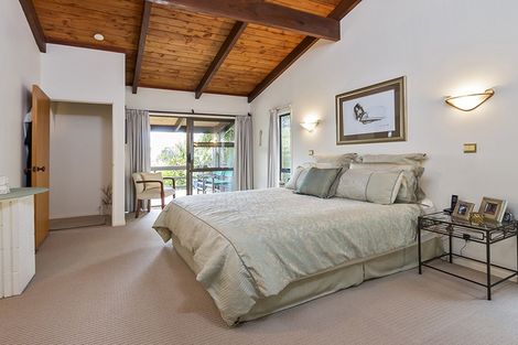 Photo of property in 6 Redoubt Road, Goodwood Heights, Auckland, 2105