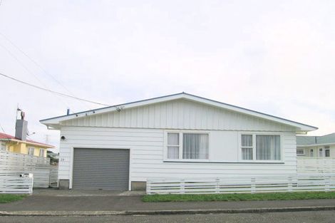 Photo of property in 23 Baylands Drive, Newlands, Wellington, 6037