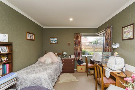 Photo of property in 7 Heritage Place, Terrace End, Palmerston North, 4410