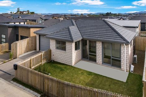 Photo of property in 75 Waruhia Crescent, Rototuna North, 3281