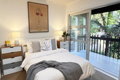 Photo of property in 8 Langstone Place, Chatswood, Auckland, 0626