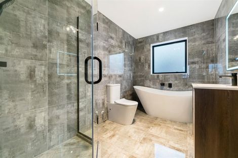 Photo of property in 18 Emerald Avenue, Rosehill, 2113