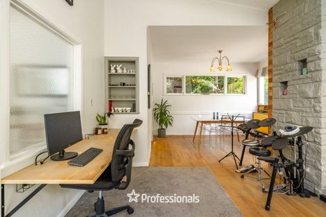 Photo of property in 132 Cheviot Road, Lowry Bay, Lower Hutt, 5013