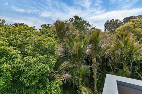 Photo of property in 150a Glenfield Road, Birkenhead, Auckland, 0626