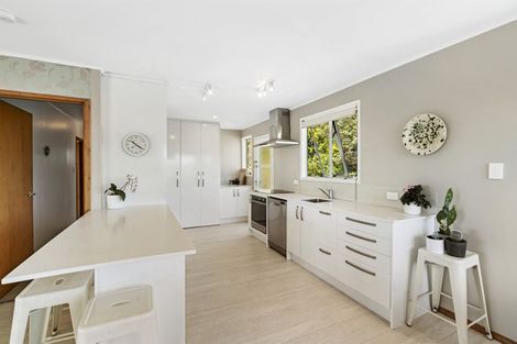 Photo of property in 2/14 Target Road, Totara Vale, Auckland, 0629