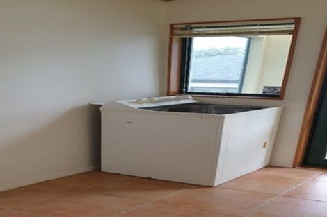 Photo of property in 2/150 Luckens Road, West Harbour, Auckland, 0618