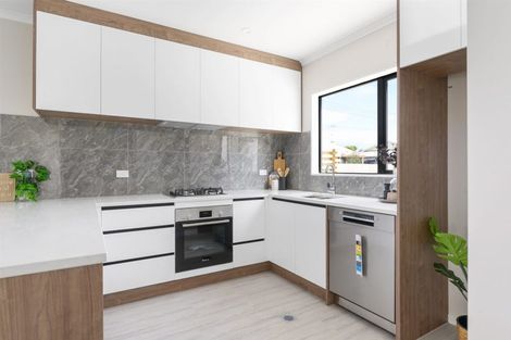 Photo of property in 137u2 Avalon Drive, Nawton, Hamilton, 3200