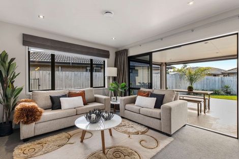 Photo of property in 32 Ripple Grove, Waiuku, 2123