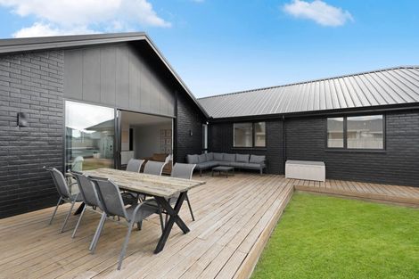 Photo of property in 37 Ruru Street, Cambridge, 3434