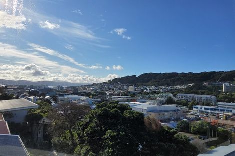 Photo of property in 129 Tasman Street, Mount Cook, Wellington, 6021