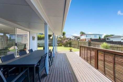 Photo of property in 17 Fitzwater Place, Henderson, Auckland, 0612