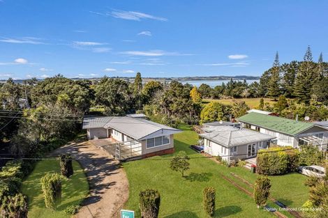 Photo of property in 33 James Mcleod Road, Shelly Beach, South Head, 0874
