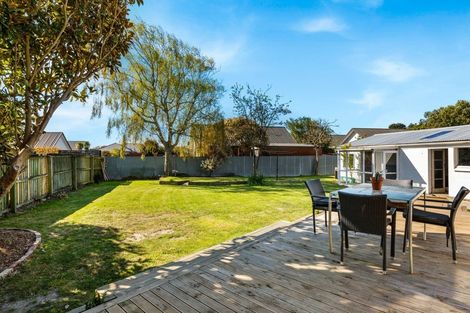 Photo of property in 6a Hurst Place, Parklands, Christchurch, 8083