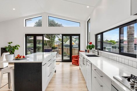 Photo of property in 221 Linton Crescent, Whangamata, 3620