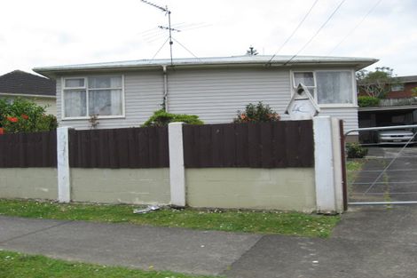 Photo of property in 12 Plumley Crescent, Mangere, Auckland, 2022