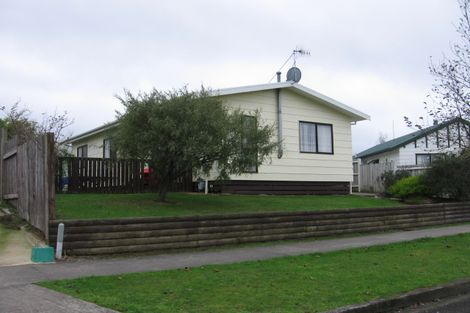Photo of property in 63 Hillcrest Drive, Kelvin Grove, Palmerston North, 4414