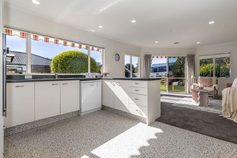 Photo of property in 15a Runanga Grove, Waikanae, 5036