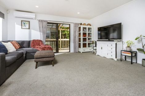 Photo of property in 2/7 Eskdale Road, Birkdale, Auckland, 0626