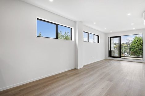 Photo of property in 94 Godley Road, Green Bay, Auckland, 0604