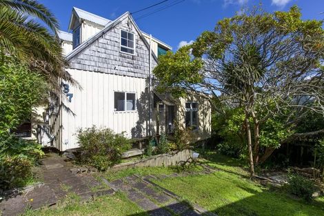 Photo of property in 37 Makiri Street, Helensville, 0800