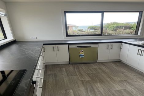 Photo of property in 24 Dudley Crescent, Cable Bay, 0420