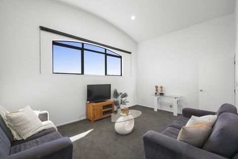 Photo of property in 8 Valley View, Mount Pleasant, Christchurch, 8081