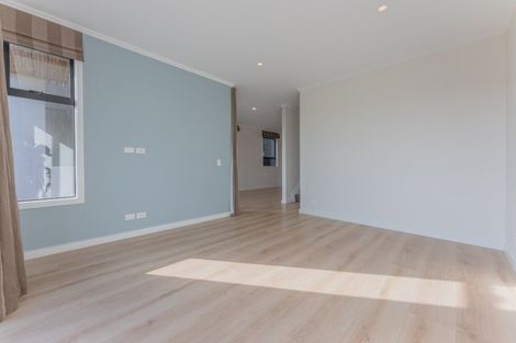 Photo of property in 28 Marine Parade, Hobsonville, Auckland, 0616