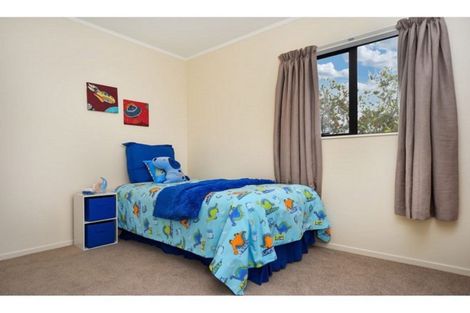 Photo of property in 16 Ebony Place, Massey, Auckland, 0614