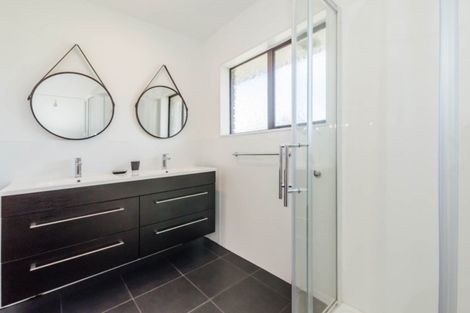 Photo of property in 69 Mazengarb Road, Paraparaumu Beach, Paraparaumu, 5032