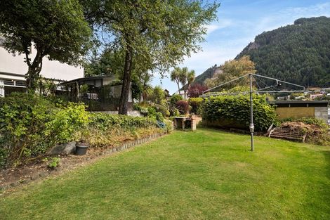 Photo of property in 125 Hallenstein Street, Queenstown, 9300