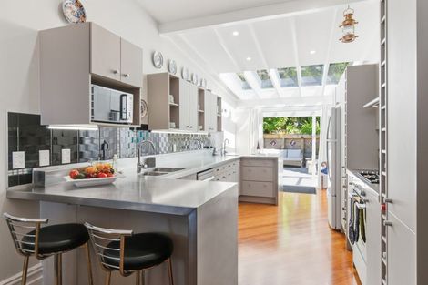 Photo of property in 500 Evans Bay Parade, Hataitai, Wellington, 6021