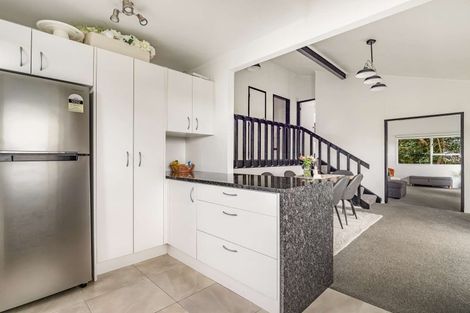 Photo of property in 11 Beaudine Avenue, Glenfield, Auckland, 0629