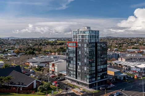Photo of property in 1 Buscomb Avenue, Henderson, Auckland, 0610