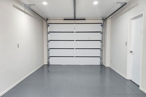 Photo of property in 22e Totaravale Drive, Totara Vale, Auckland, 0629