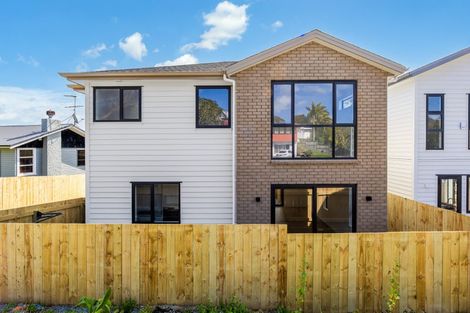 Photo of property in 142 Moore Street, Hillcrest, Auckland, 0627