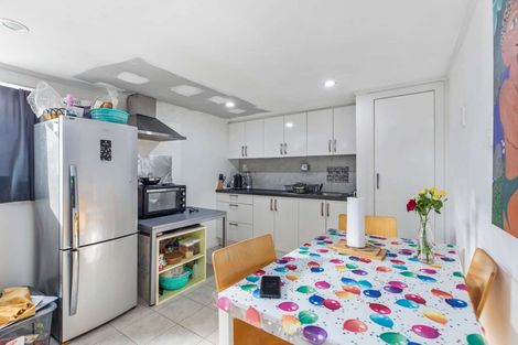 Photo of property in 10 Bishop Street, Green Bay, Auckland, 0604