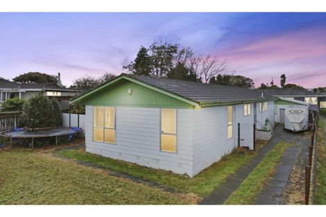 Photo of property in 8 Becker Drive, Weymouth, Auckland, 2103