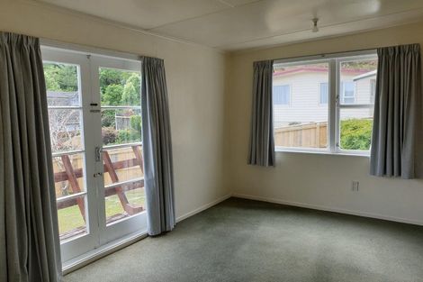 Photo of property in 32 Mimihau Grove, Wainuiomata, Lower Hutt, 5014