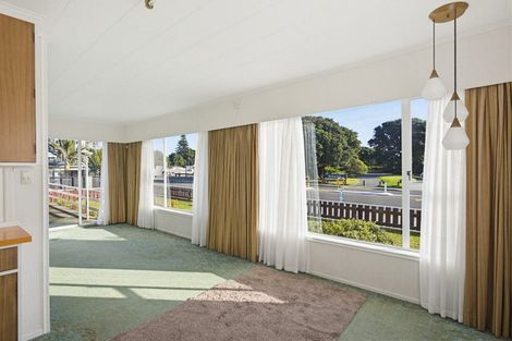 Photo of property in 5 Marine Parade, Paraparaumu Beach, Paraparaumu, 5032