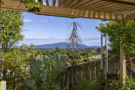 Photo of property in 72 Kakariki Grove, Waikanae, 5036