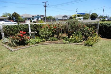Photo of property in 2 Robbins Crescent, Hawera, 4610