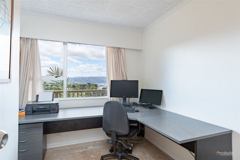 Photo of property in 91 Miromiro Road, Normandale, Lower Hutt, 5010