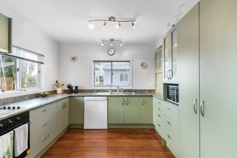 Photo of property in 21 Zealandia Road, Manly, Whangaparaoa, 0930