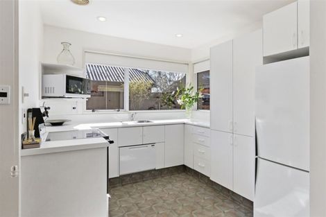 Photo of property in 64 Apsley Drive, Avonhead, Christchurch, 8042