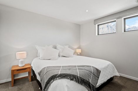 Photo of property in 2 Eichardt Place, Jacks Point, 9371