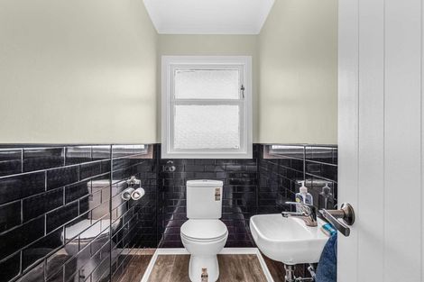 Photo of property in 8 Ormond Street, Woodville, 4920